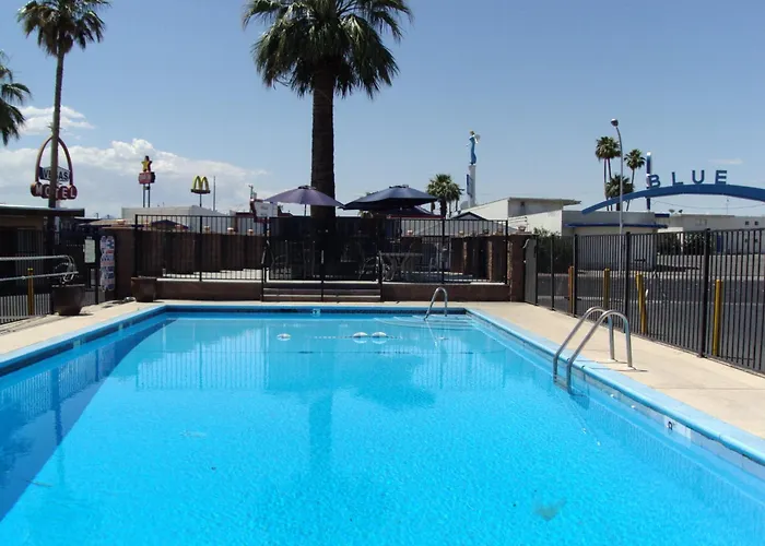 Desert Hills Motel